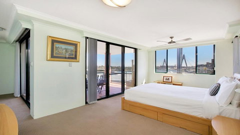 Darling Harbor Apartment - Holiday Sunshine Coast 0