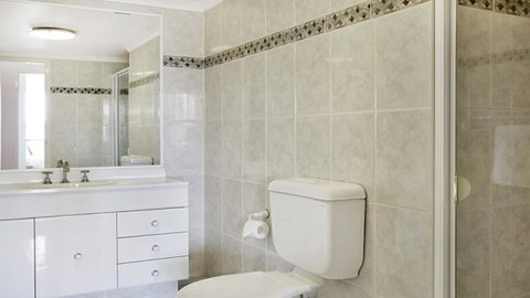 Darling Harbor Apartment - Holiday Sunshine Coast 5