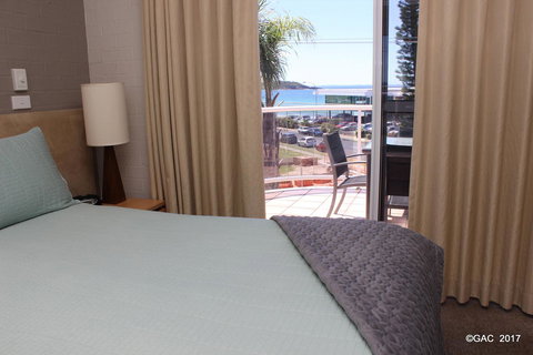 Mollymook Cove Apartments - Sunshine Coast Tourism 6