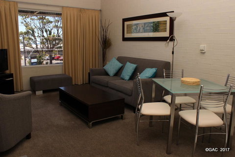 Mollymook Cove Apartments - Sunshine Coast Tourism 3