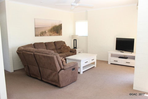 Mollymook Cove Apartments - Sunshine Coast Tourism 9