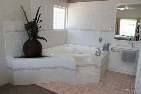 Mollymook Cove Apartments - Sunshine Coast Tourism 8