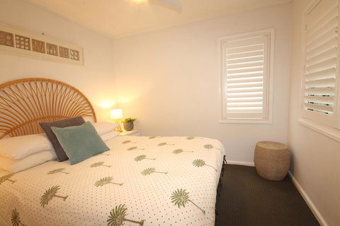 Cossies By The Sea - Sunshine Coast Tourism 1