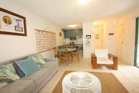 Cossies By The Sea - Sunshine Coast Tourism 3