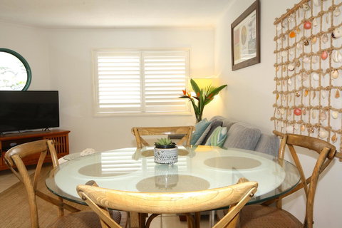 Cossies By The Sea - Sunshine Coast Tourism 2