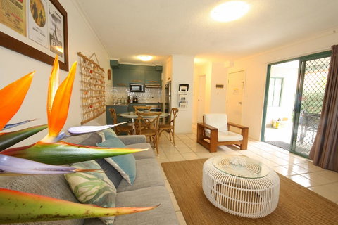 Cossies By The Sea - Sunshine Coast Tourism 4