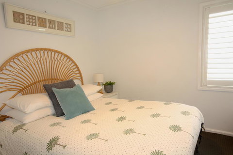 Cossies By The Sea - Sunshine Coast Tourism 8