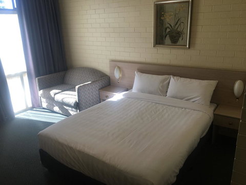 Junee Motor Inn - Sunshine Coast Tourism 14