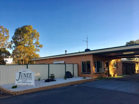 Junee Motor Inn - Sunshine Coast Tourism 12