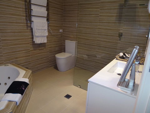 Romanz In The Valley (Luxury B&B) - Sunshine Coast Tourism 9