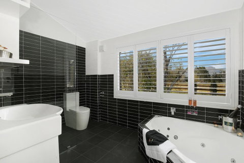 Romanz In The Valley (Luxury B&B) - Sunshine Coast Tourism 13