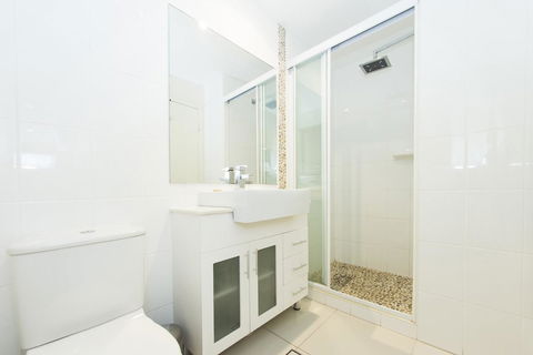 Byron Central Apartments - Sunshine Coast Tourism 1