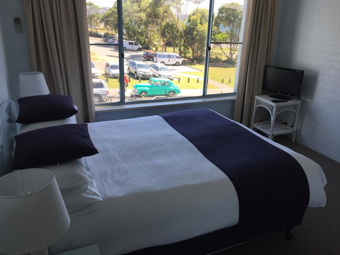 Breakers Apartments - Sunshine Coast Tourism 1