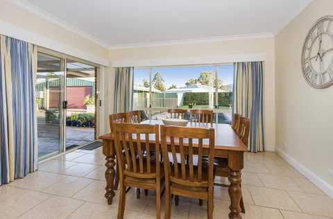 Colonial Court Villas - Sunshine Coast Tourism 15