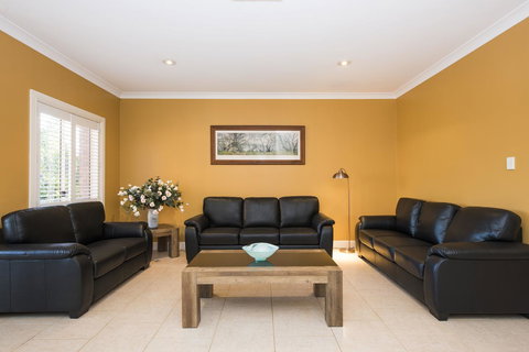 Colonial Court Villas - Sunshine Coast Tourism 16