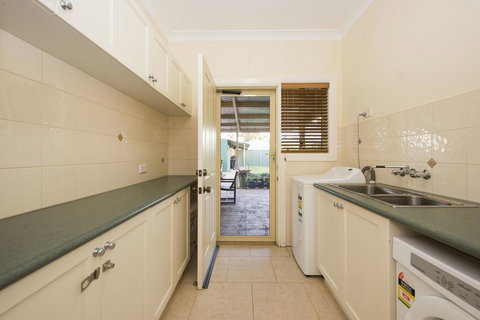 Colonial Court Villas - Sunshine Coast Tourism 7