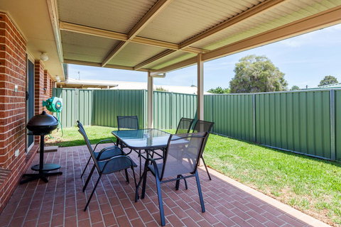 Colonial Court Villas - Sunshine Coast Tourism 0