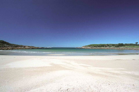 On The Beach Getaway - Sunshine Coast Tourism 14