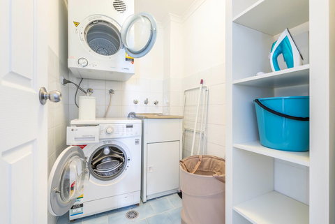 Apartments In Pyrmont - Holiday Sunshine Coast 1