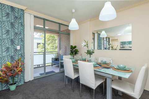 Apartments In Pyrmont - Holiday Sunshine Coast 22