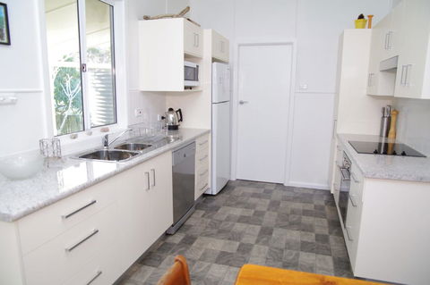 Fleur Cottage, 7 Willow Street - Sunshine Coast Tourism 2