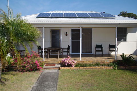 Fleur Cottage, 7 Willow Street - Sunshine Coast Tourism 1