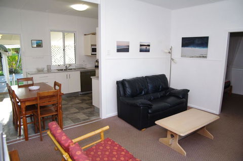 Fleur Cottage, 7 Willow Street - Sunshine Coast Tourism 8