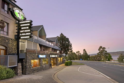 Banjo Paterson Inn - Sunshine Coast Tourism 0