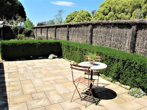 Apple Tree Cottage - Sunshine Coast Tourism 22