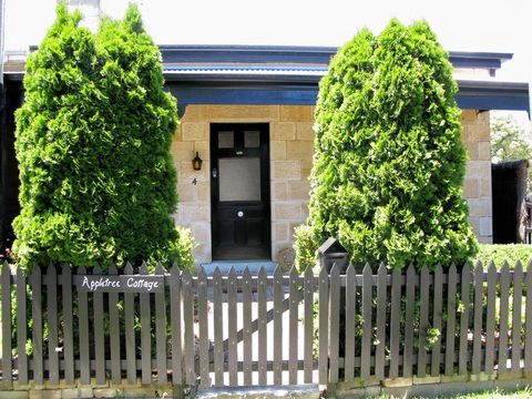 Apple Tree Cottage - Sunshine Coast Tourism 32