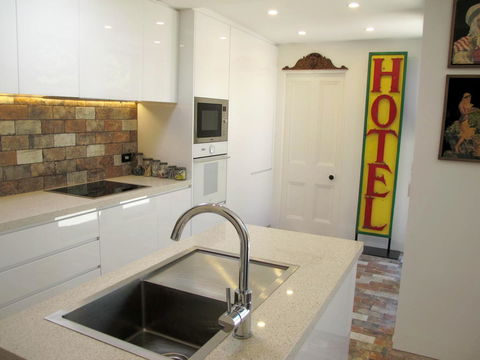 Apple Tree Cottage - Sunshine Coast Tourism 5