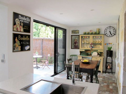 Apple Tree Cottage - Sunshine Coast Tourism 7