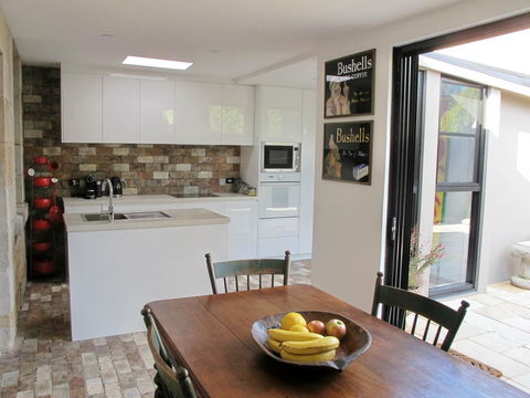 Apple Tree Cottage - Sunshine Coast Tourism 4