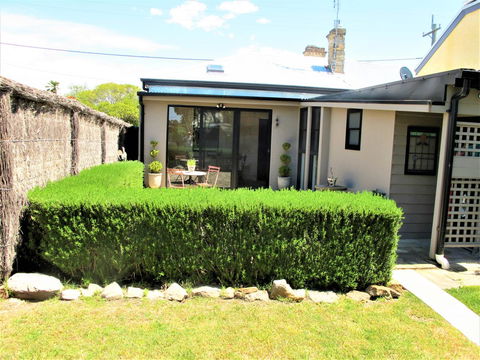 Apple Tree Cottage - Sunshine Coast Tourism 27