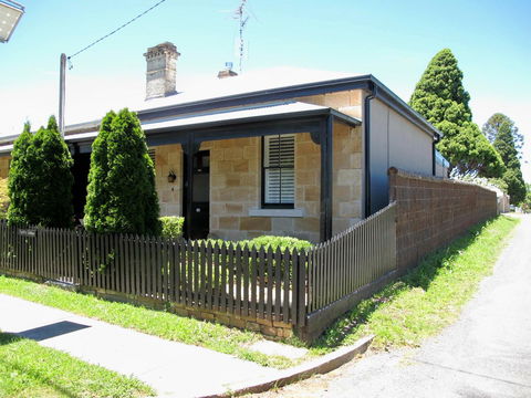 Apple Tree Cottage - Sunshine Coast Tourism 1