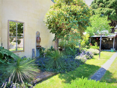 Apple Tree Cottage - Sunshine Coast Tourism 23