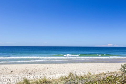 Beachfront 2 - Sunshine Coast Tourism 2