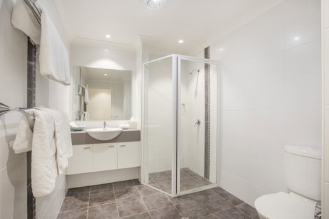 Beachfront 2 - Sunshine Coast Tourism 18