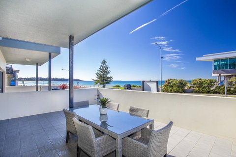 Beachfront 2 - Sunshine Coast Tourism 0