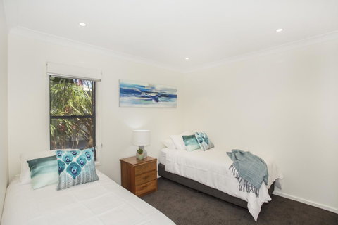 Beachfront 2 - Sunshine Coast Tourism 15