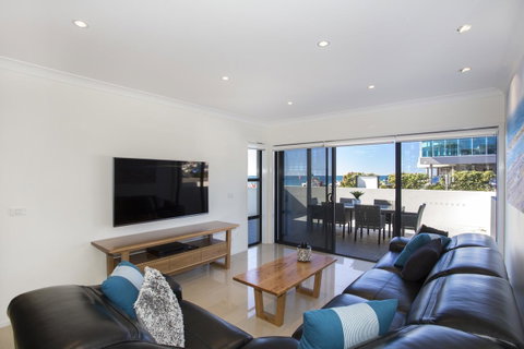 Beachfront 2 - Sunshine Coast Tourism 3