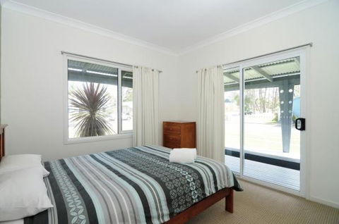 Huskisson Holiday Motel Cabins - Sunshine Coast Tourism 28