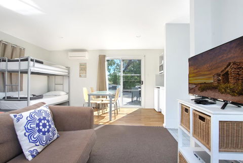 Huskisson Holiday Motel Cabins - Sunshine Coast Tourism 1