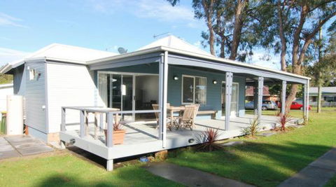 Huskisson Holiday Motel Cabins - Sunshine Coast Tourism 24