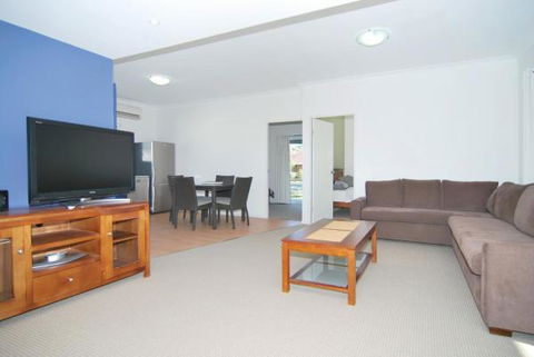 Huskisson Holiday Motel Cabins - Sunshine Coast Tourism 27