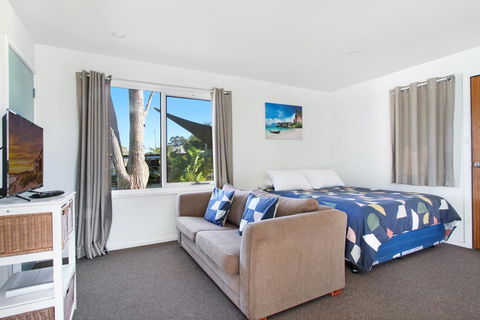Huskisson Holiday Motel Cabins - Sunshine Coast Tourism 0
