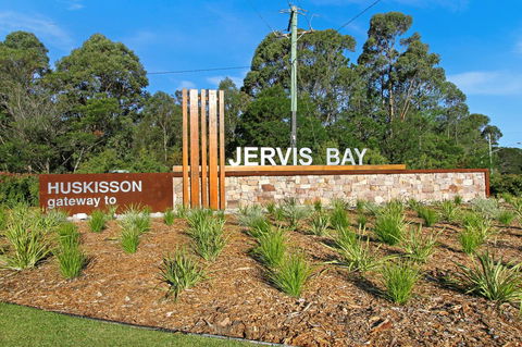Huskisson Holiday Motel Cabins - Sunshine Coast Tourism 23