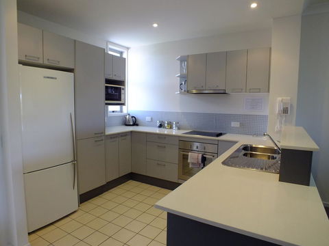 Pacific Marina Apartments - Sunshine Coast Tourism 9