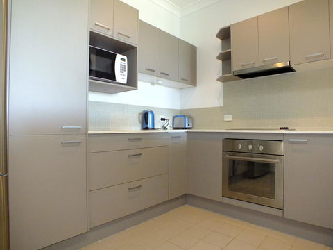 Pacific Marina Apartments - Sunshine Coast Tourism 13