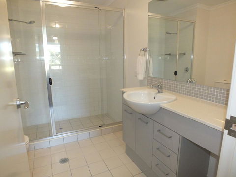 Pacific Marina Apartments - Sunshine Coast Tourism 28